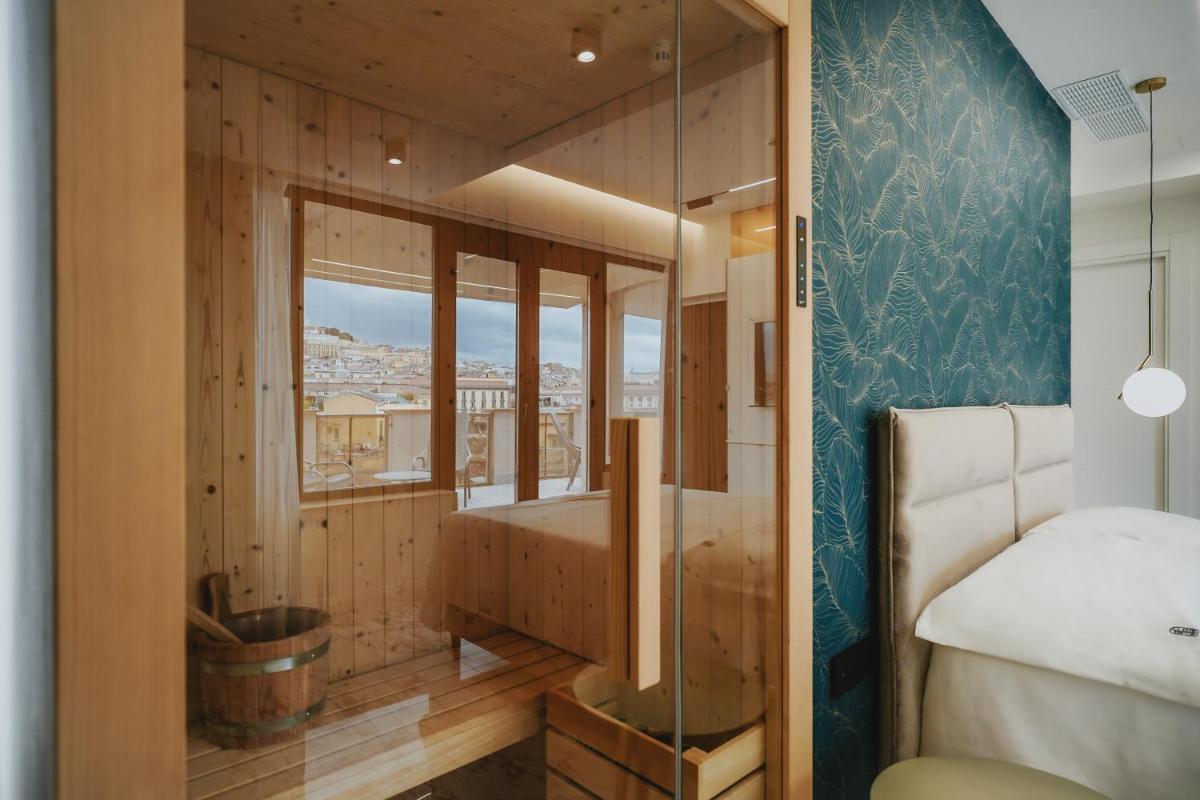 POETICA BOUTIQUE SKY HOTEL - Hizvo