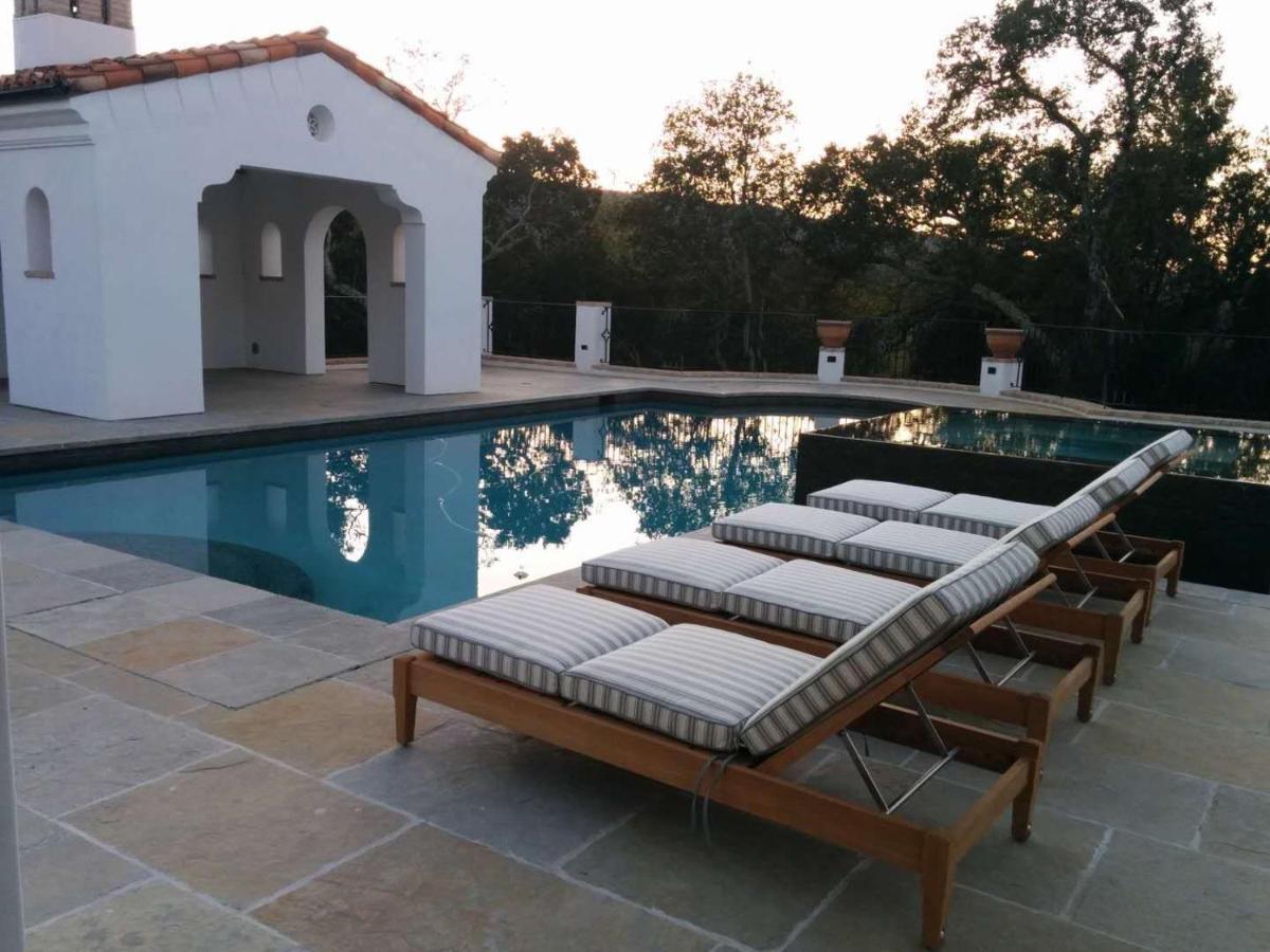 Suitetrails - Exquisite Estately Villa