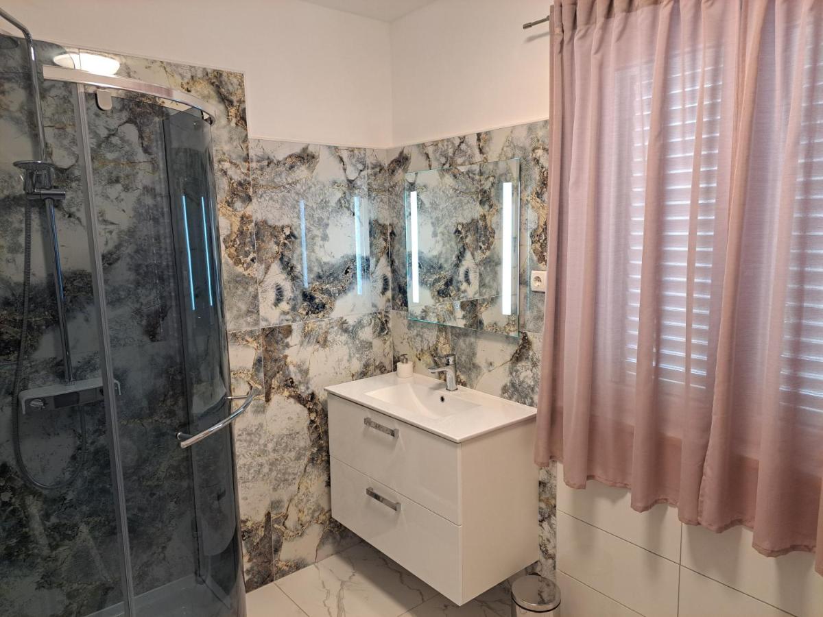 House Stojakovic - Housity