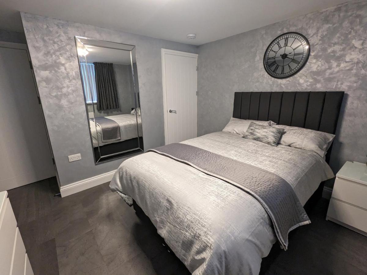 Luxury room in 2 bed Apartment - Housity