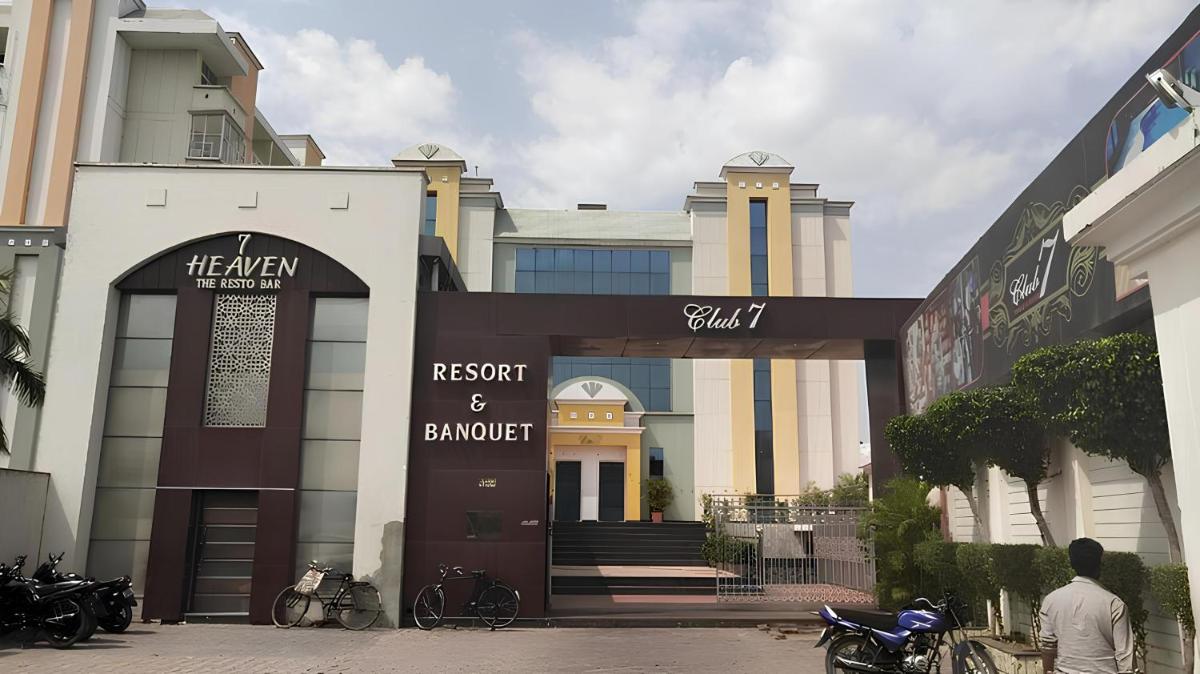 Suitetrails - Club 7 Resort And Banquets
