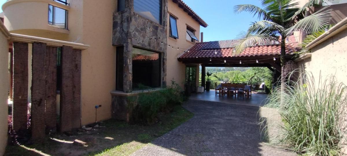 Suitetrails - Homestays La Reinamora