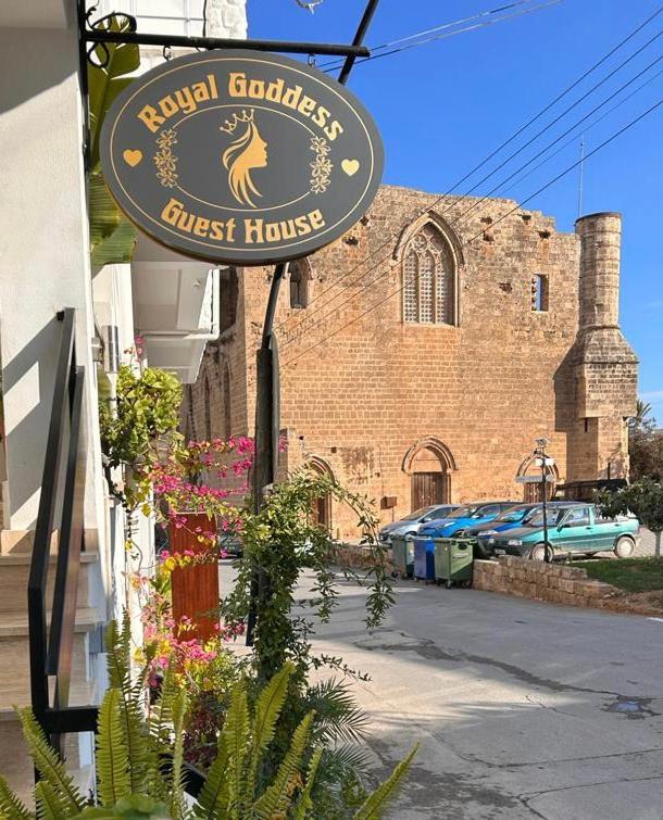 Royal Goddess Guest House, Walled City - Housity