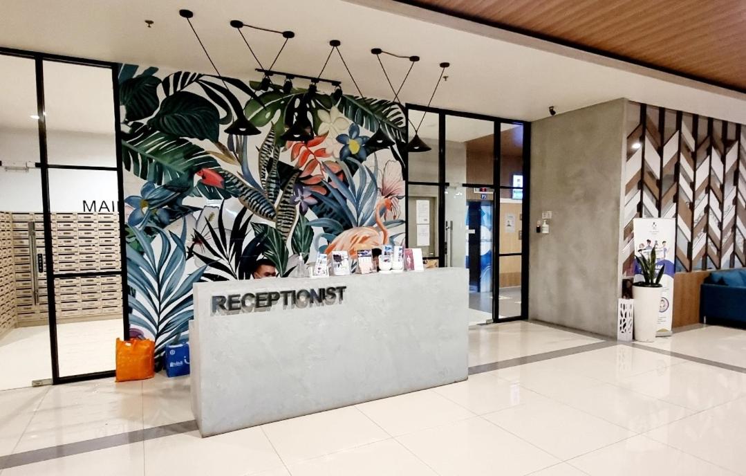 Apt Pejaten Park 1 BR Wood with Pool, Netflix & Washing Machine - Housity