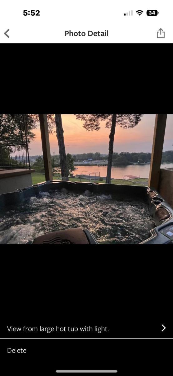 Ledgerock lake house! Boat included march-October,outside bar, Pool table,family fun center - Housity