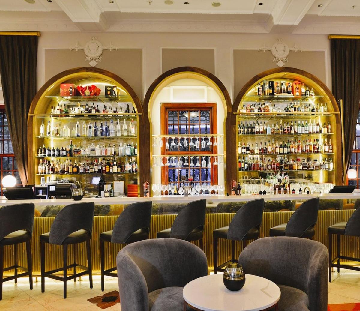 Taj Luxury Suite - Housity