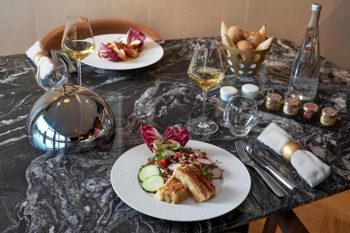 Nourriture dans l'hôtel ou à proximité