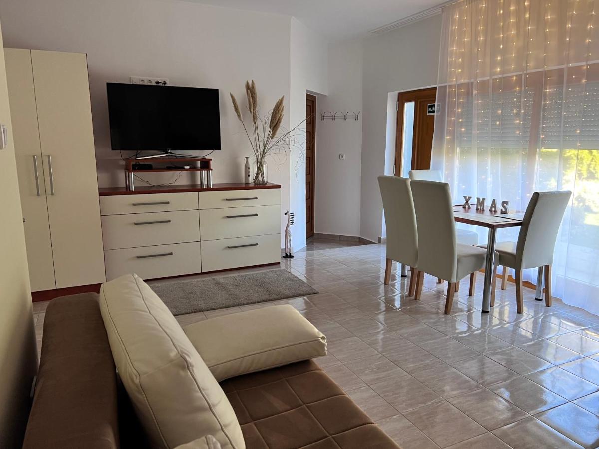 Villa Relax Apartman - Housity