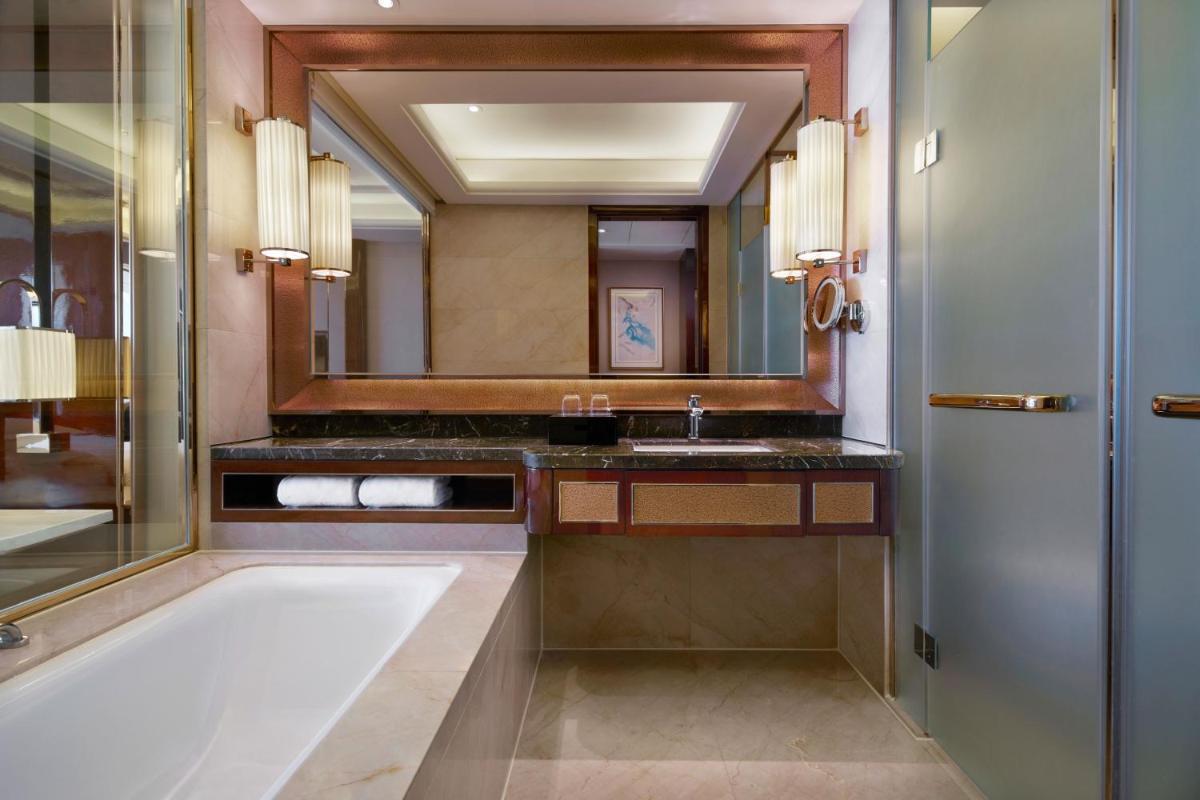 Sheraton Grand Zhengzhou Hotel - Housity