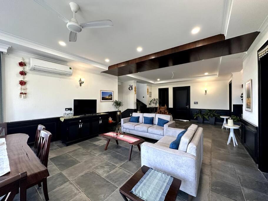 RR Cottages, Luxury Stay in the Hills - Housity