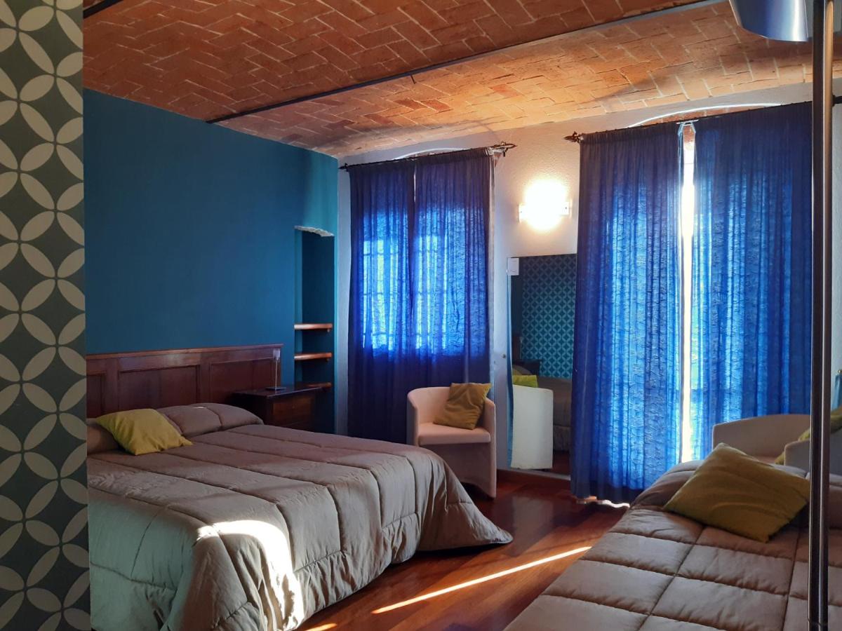 Red Wine Camere - Housity