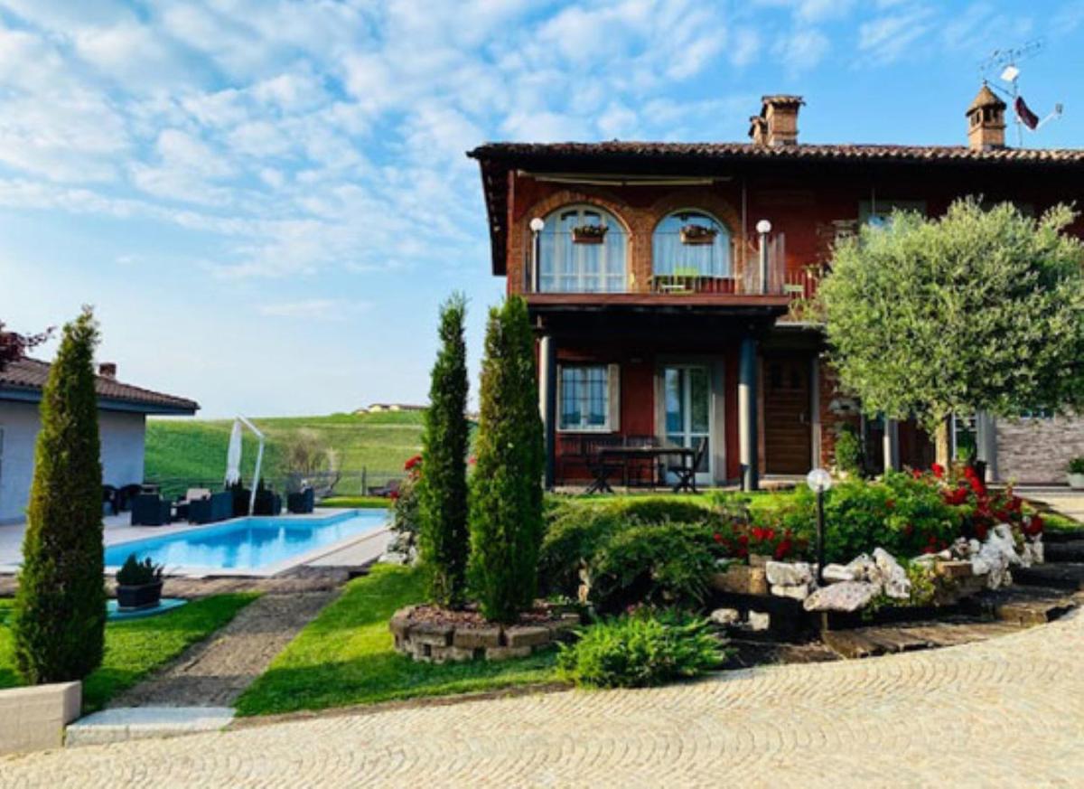 Red Wine Camere - Housity