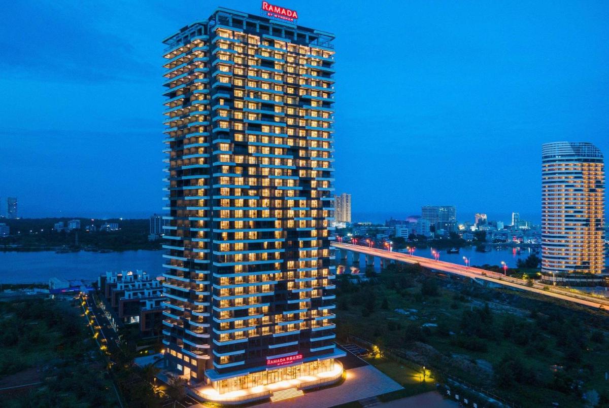 Ramada by Wyndham Huizhou Double Moon Bay - Housity