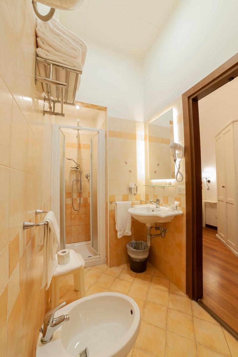 Hotel Pax - Housity