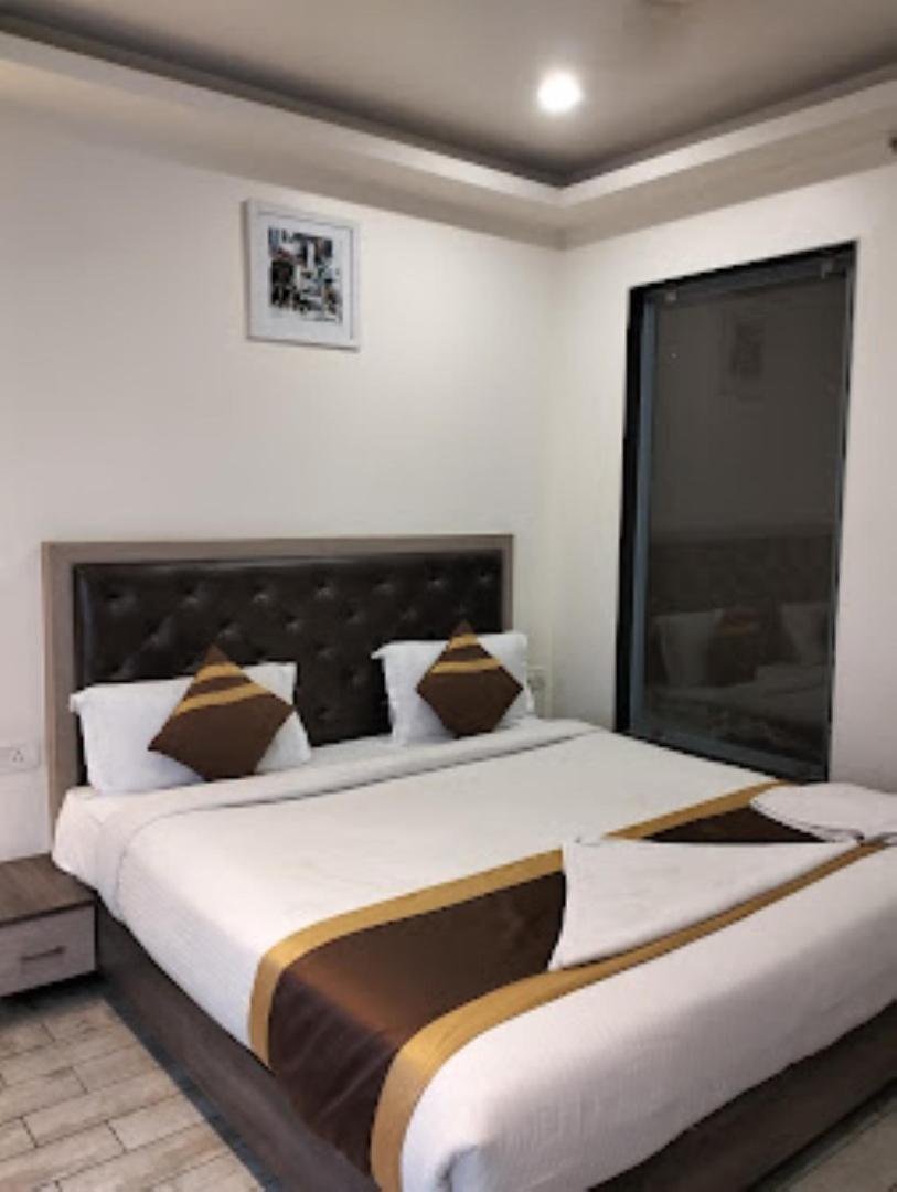 Hotel D Silver Leaf Lucknow - Housity