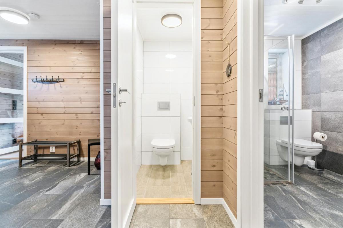 Reine Rorbu, Amaliebua - Housity