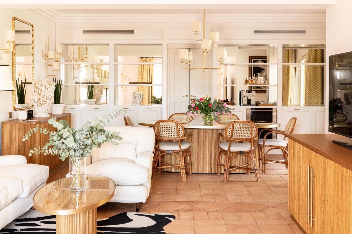 Il Pellicano - Housity