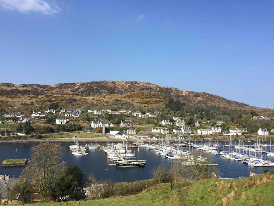 Tarbert large, bright, 4 bedroom flat with harbour views - Housity