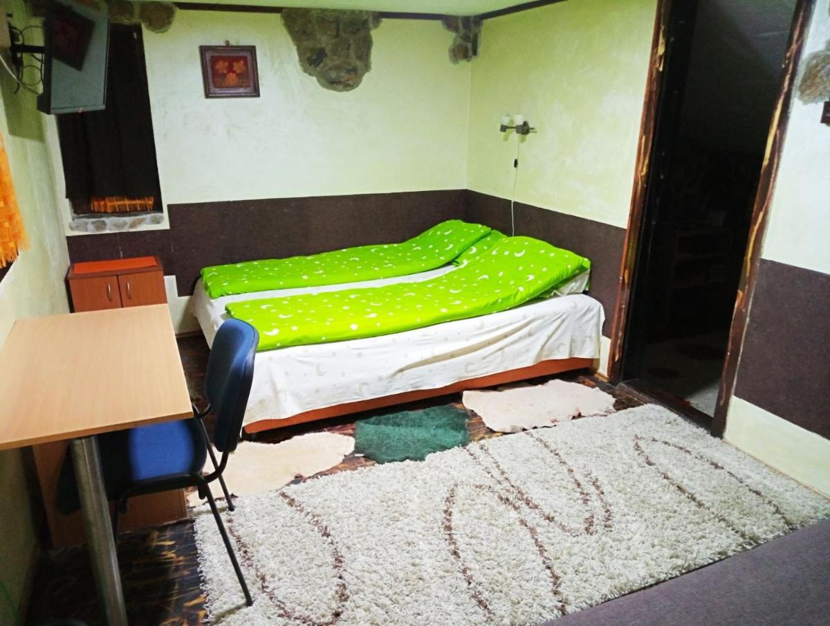 Popović na Drini - Housity