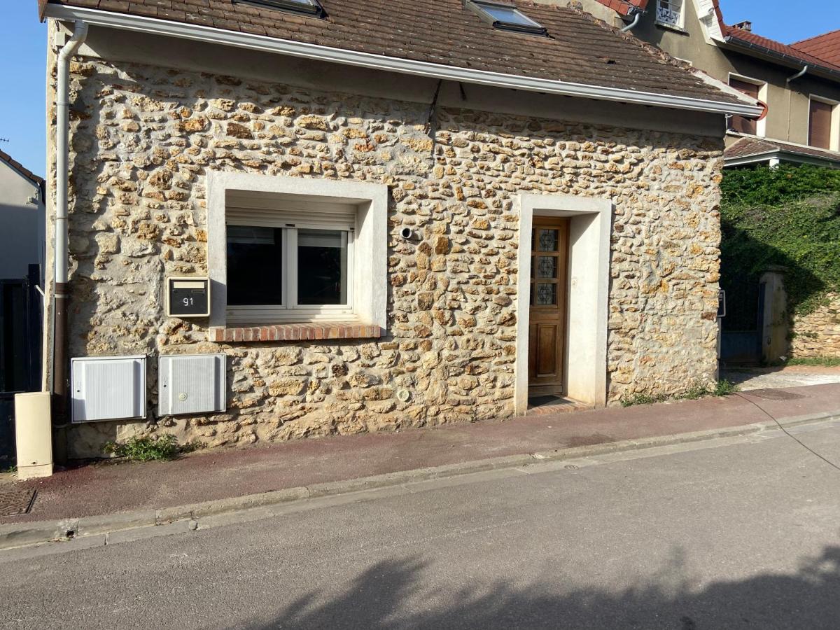 Maison au calme a l'orée du bois. Accès A13-A14 - Housity