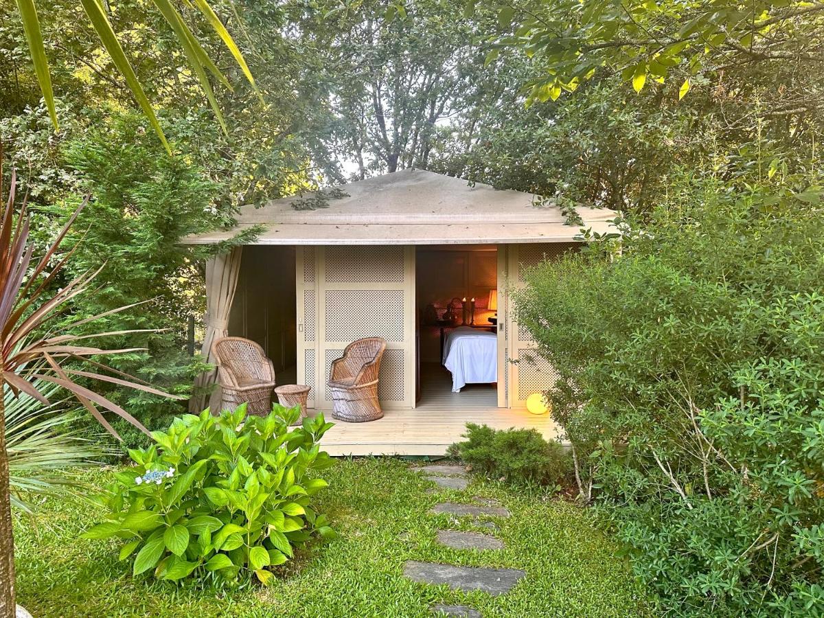 Um jardim no exterior de Carmo's Boutique Hotel - Small Luxury Hotels of the World