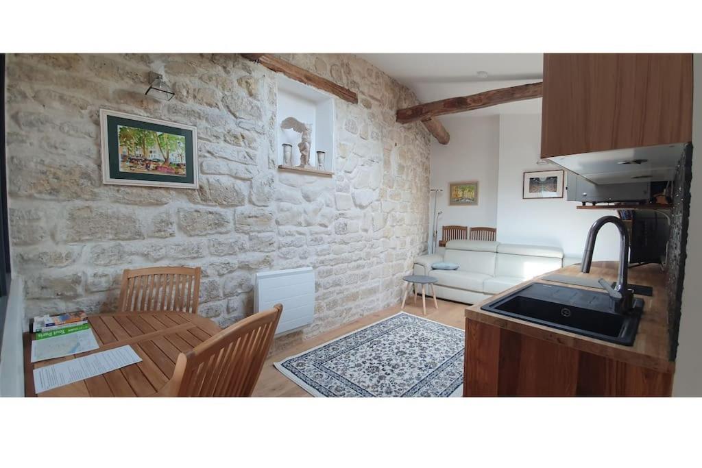 Suitetrails - Fabulous flat in Paris center, fully equiped, AC, elevator