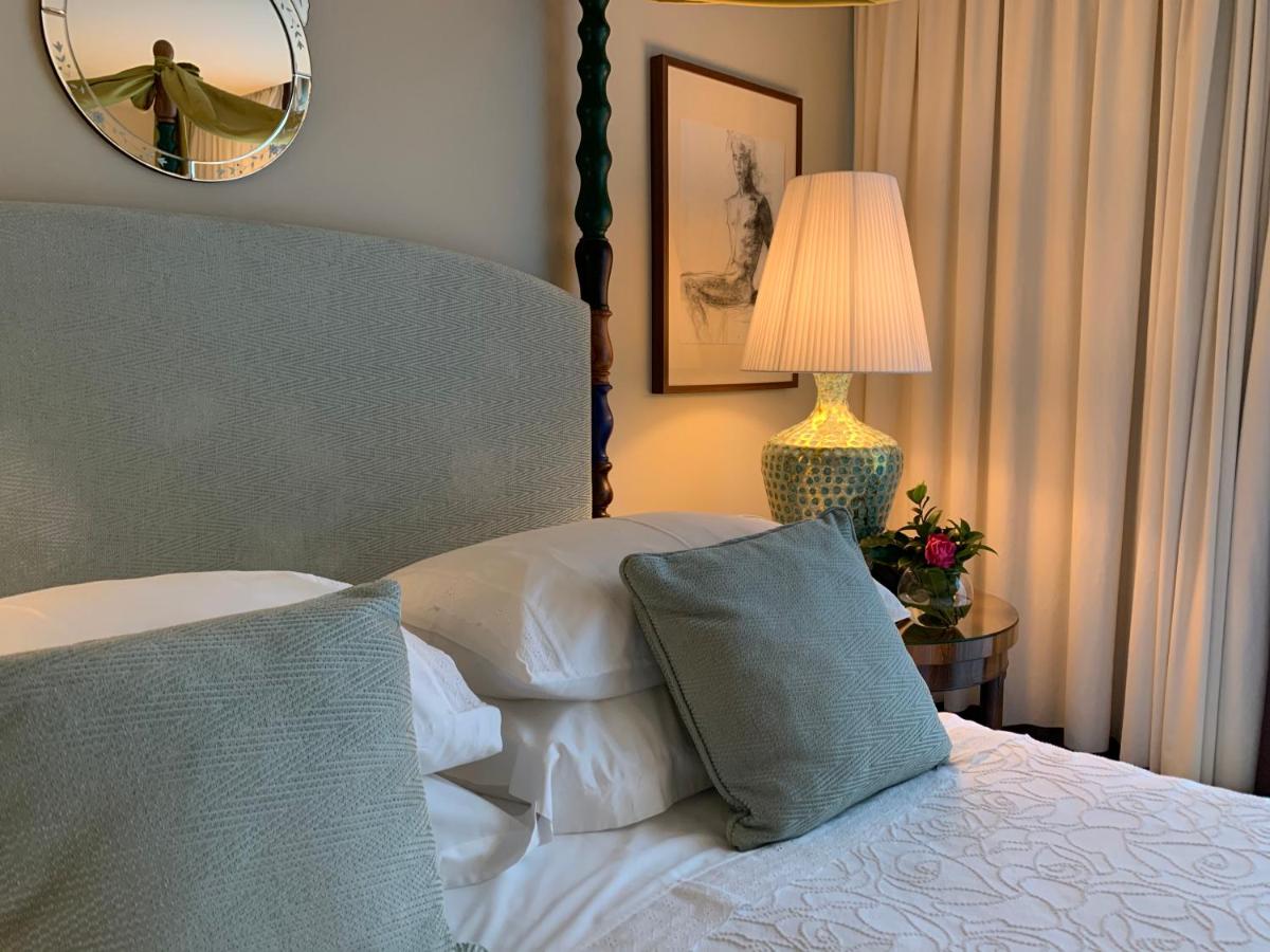 Uma cama ou camas num quarto em Carmo's Boutique Hotel - Small Luxury Hotels of the World