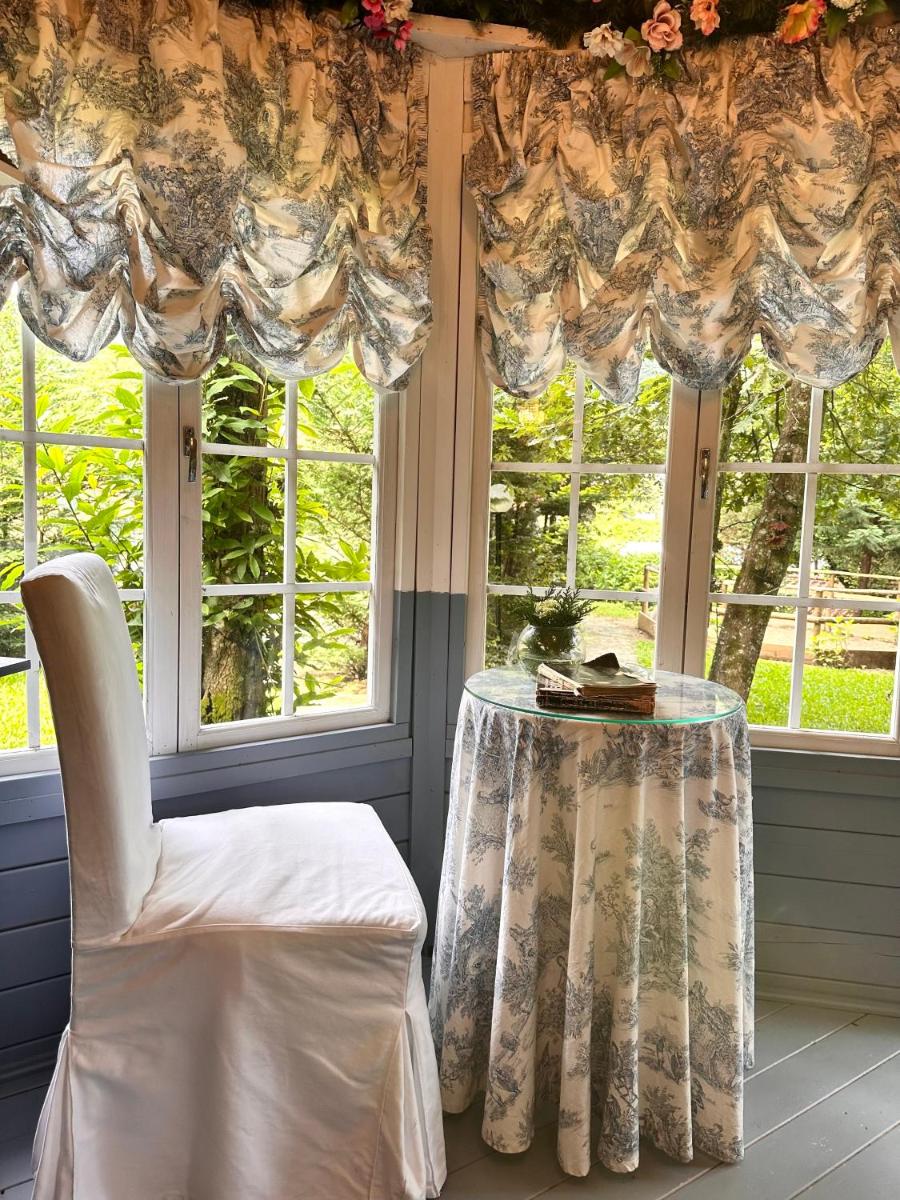 Uma cama ou camas num quarto em Carmo's Boutique Hotel - Small Luxury Hotels of the World