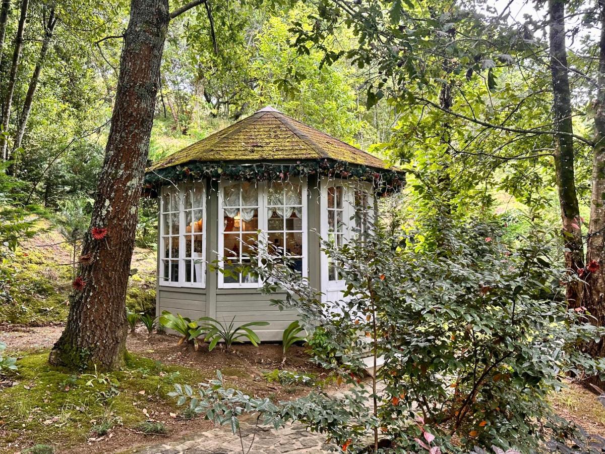 Um jardim no exterior de Carmo's Boutique Hotel - Small Luxury Hotels of the World