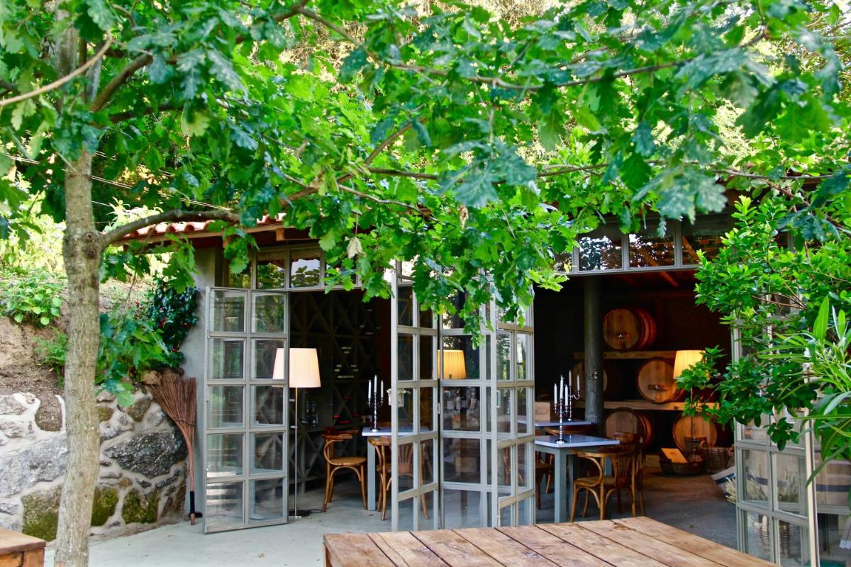 Um jardim no exterior de Carmo's Boutique Hotel - Small Luxury Hotels of the World
