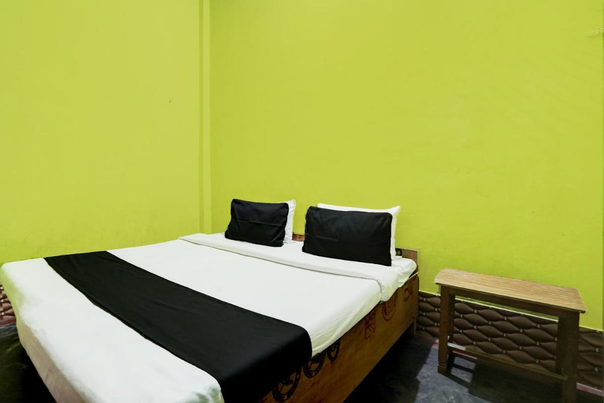 SPOT ON Shiva Family Restaurant Guest House - Housity