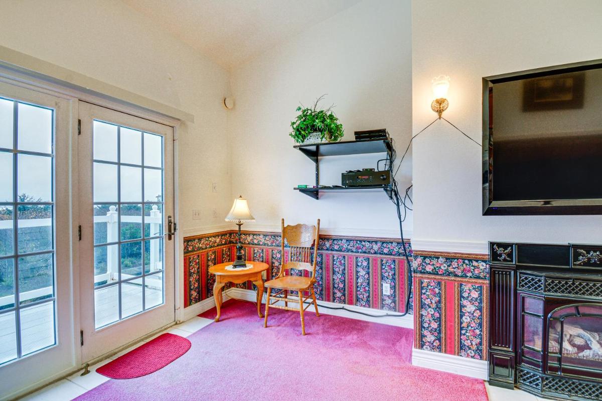 Ocean Shores Condo Rental with View - Walk to Beach! - Housity