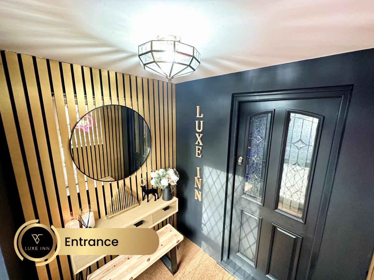 Suitetrails - 4 Bedroom House, Heathrow Airport, Luxe Inn