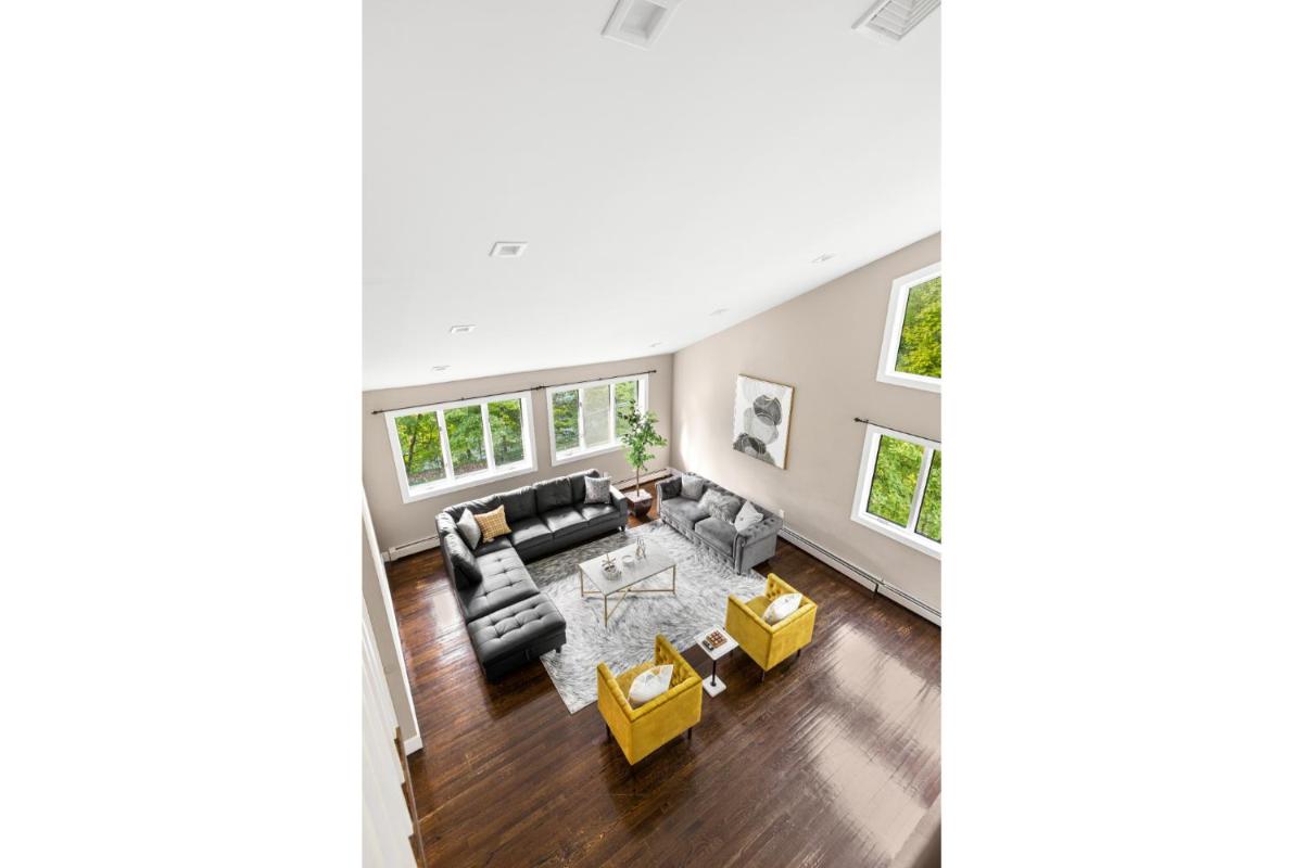 Awesome Country Retreat - 5BR - Private & Peaceful - Housity