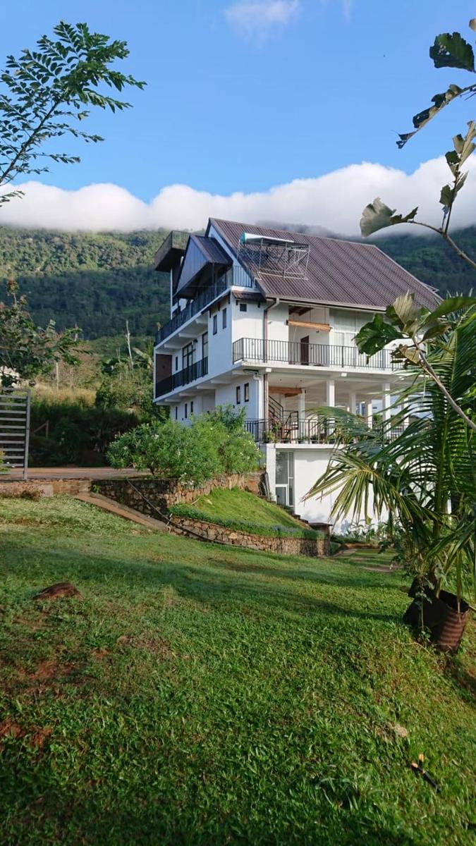 Tranquil Edge Villa - Housity