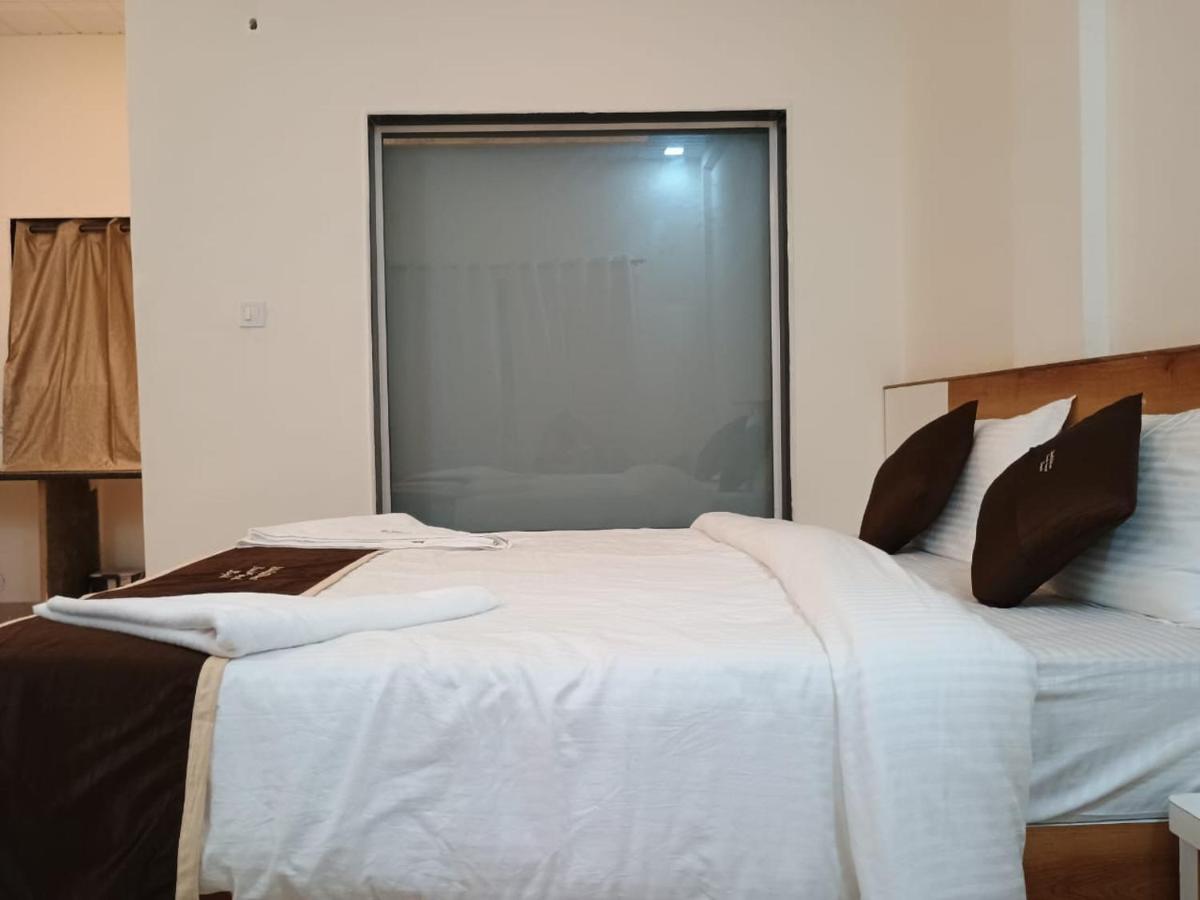 Wind and Waves Beach Resort - Housity