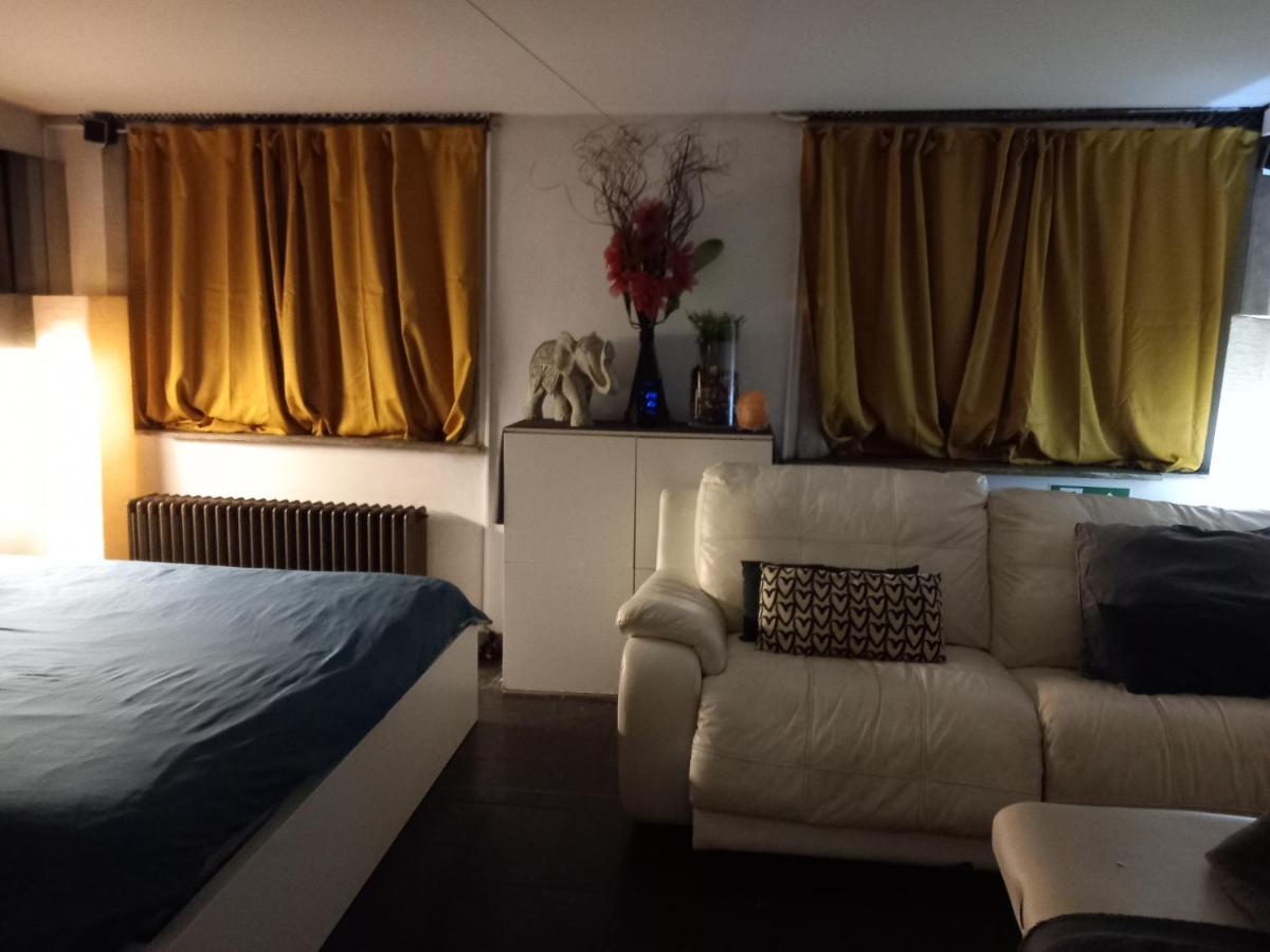nice and cosy place with jacuzzi and sauna to relax in the centre of antwerp - Housity