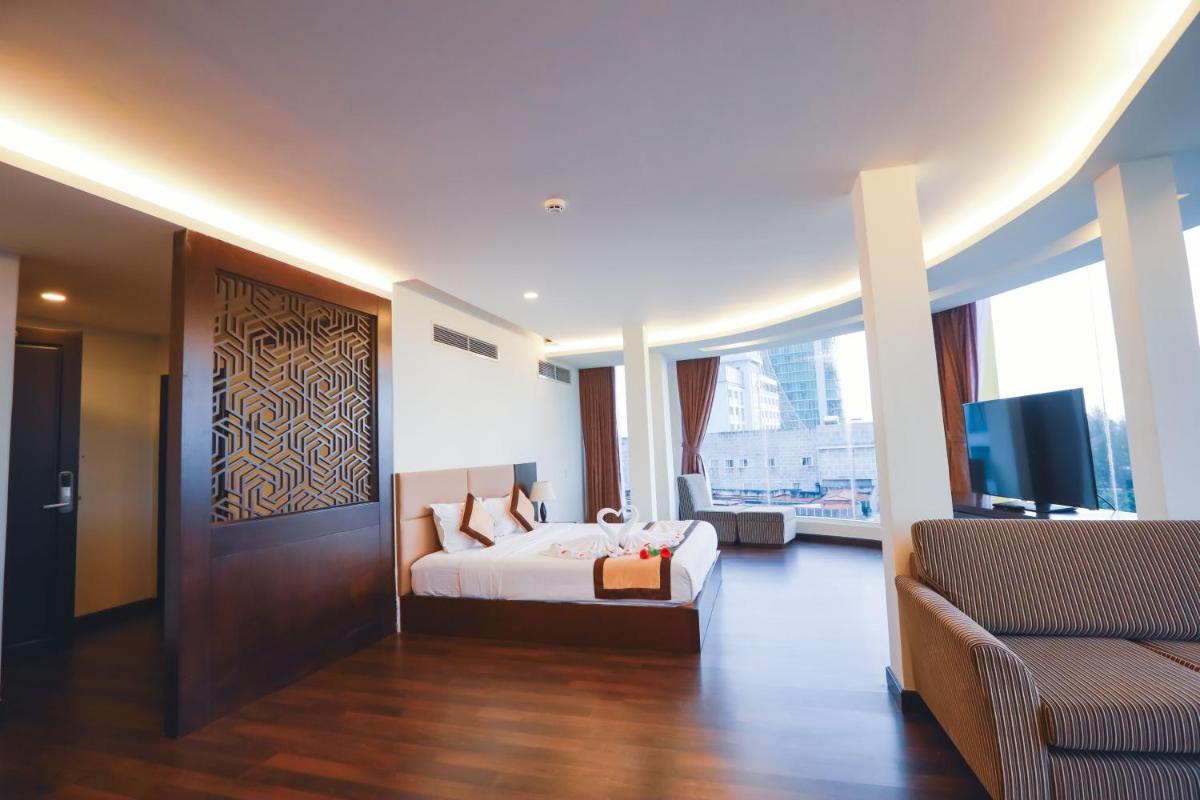 International Hotel - Housity