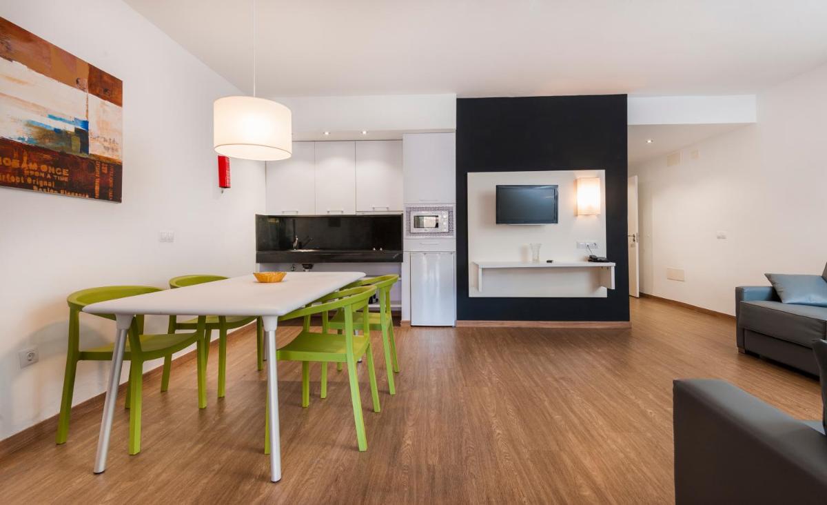 Una cocina o zona de cocina en Kn Aparthotel Columbus