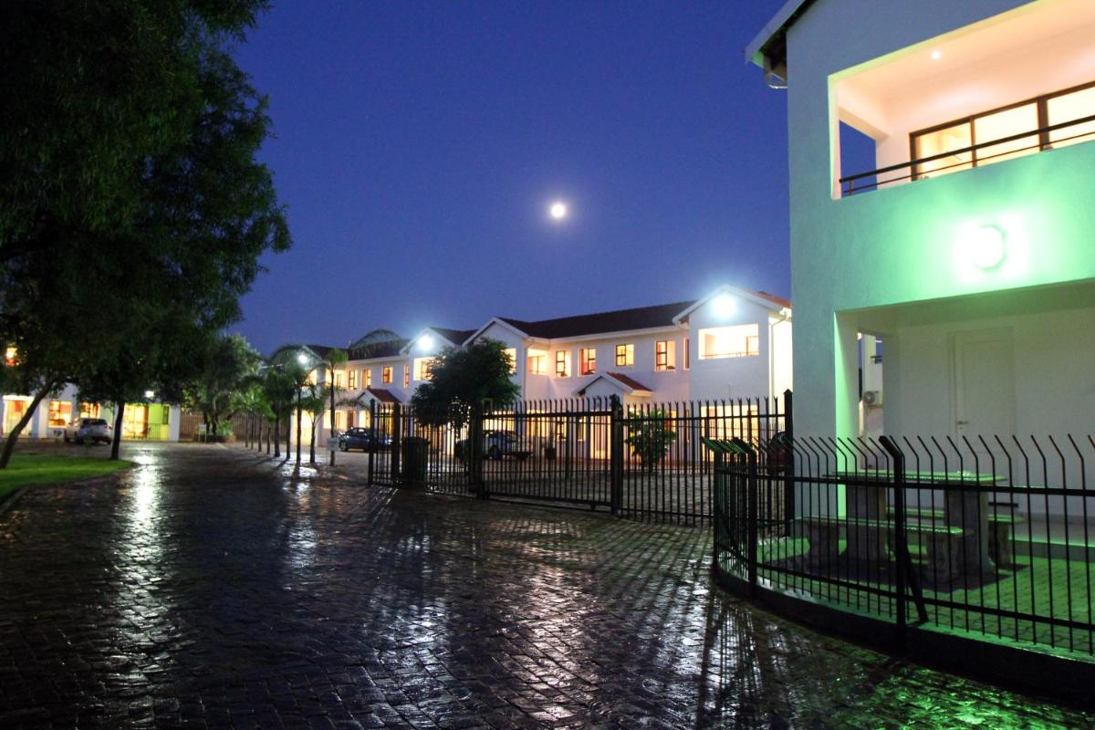 Casa Bianca Guest Lodge - Housity