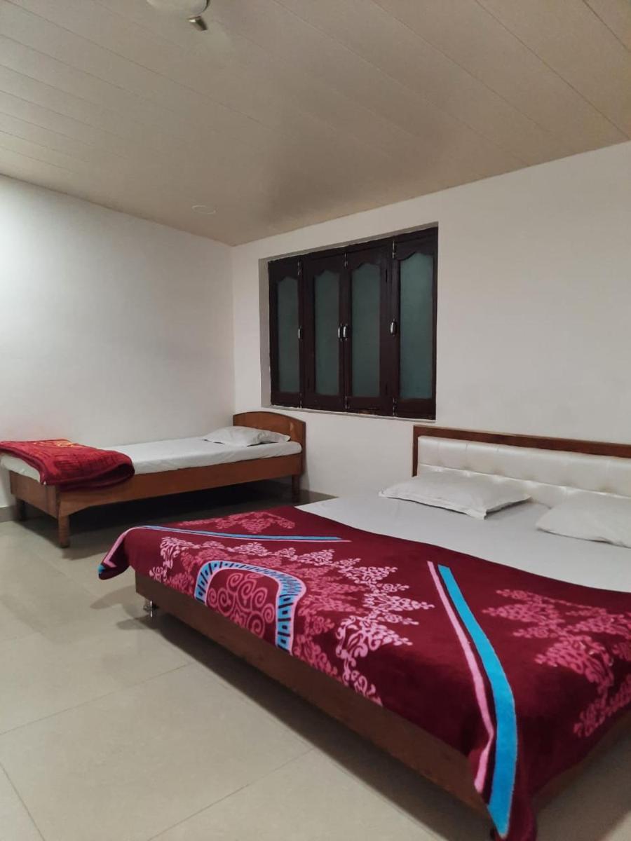 Pink villa house - Housity