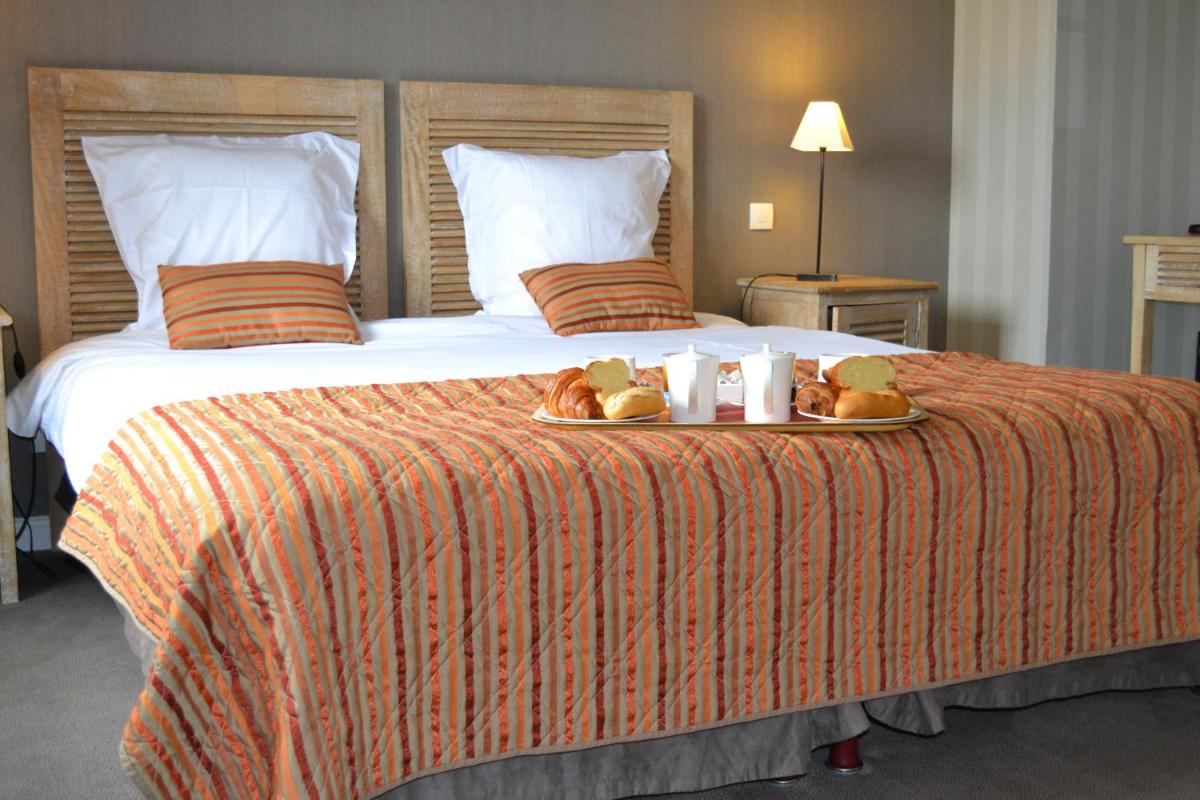 Un ou plusieurs lits dans un hébergement de l'établissement Almoria Hôtel & SPA