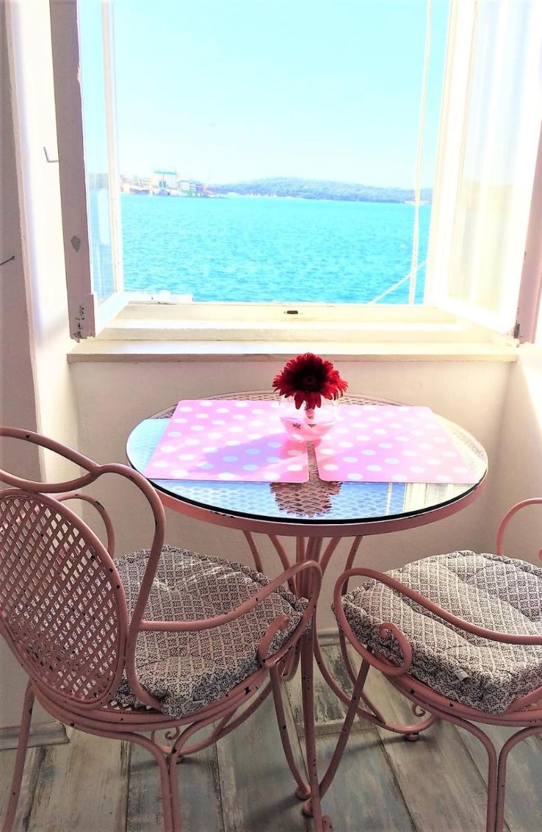 Main Square Apartments with sea view - Housity