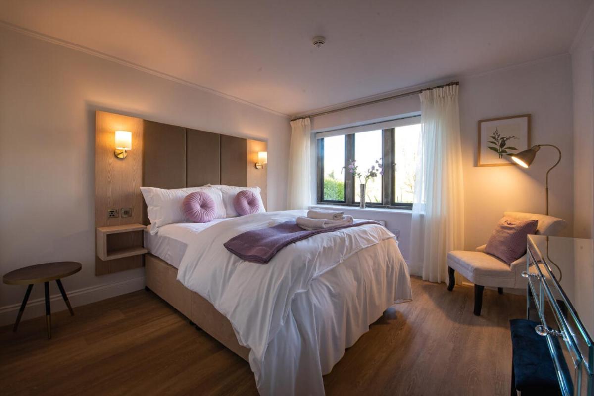 The Pear Tree - Housity