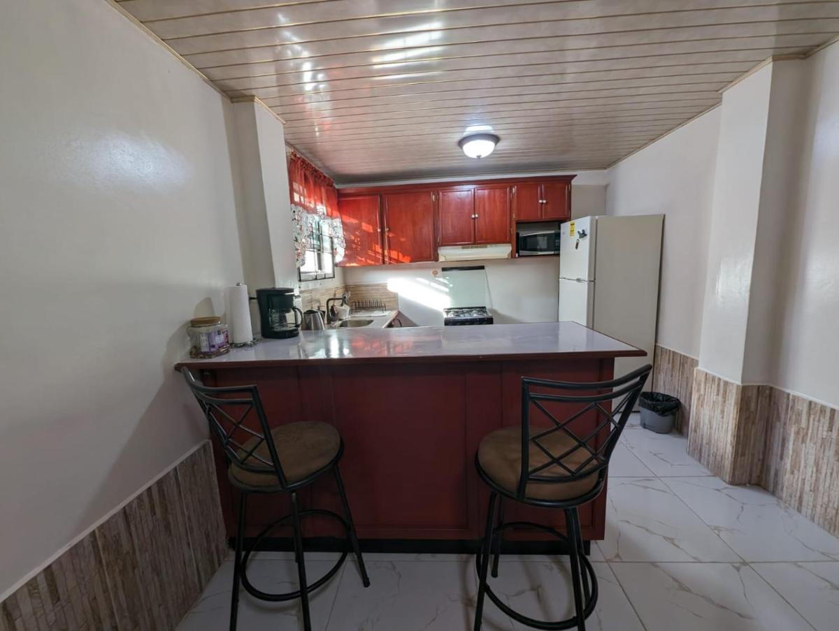 Comfy and Cozy Apartment - Hizvo