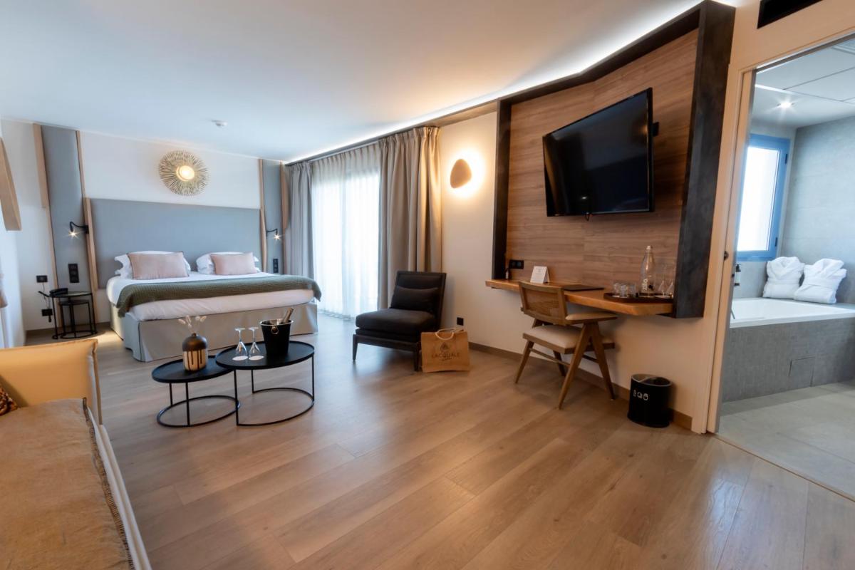 Un ou plusieurs lits dans un hébergement de l'établissement Hotel L'Acquale