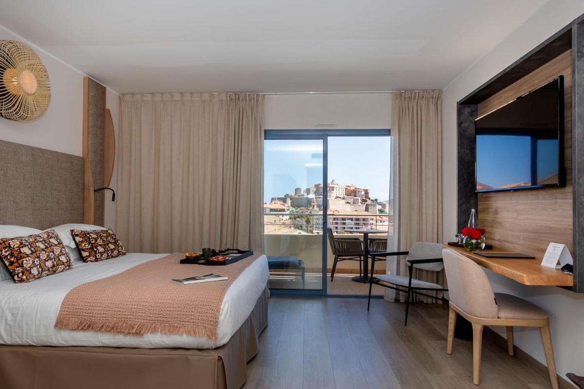 Un ou plusieurs lits dans un hébergement de l'établissement Hotel L'Acquale
