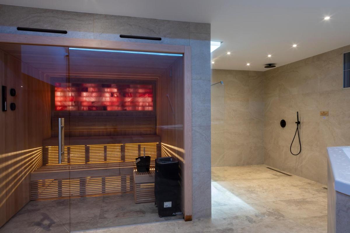 Salle de bains dans l'établissement Hotel L'Acquale