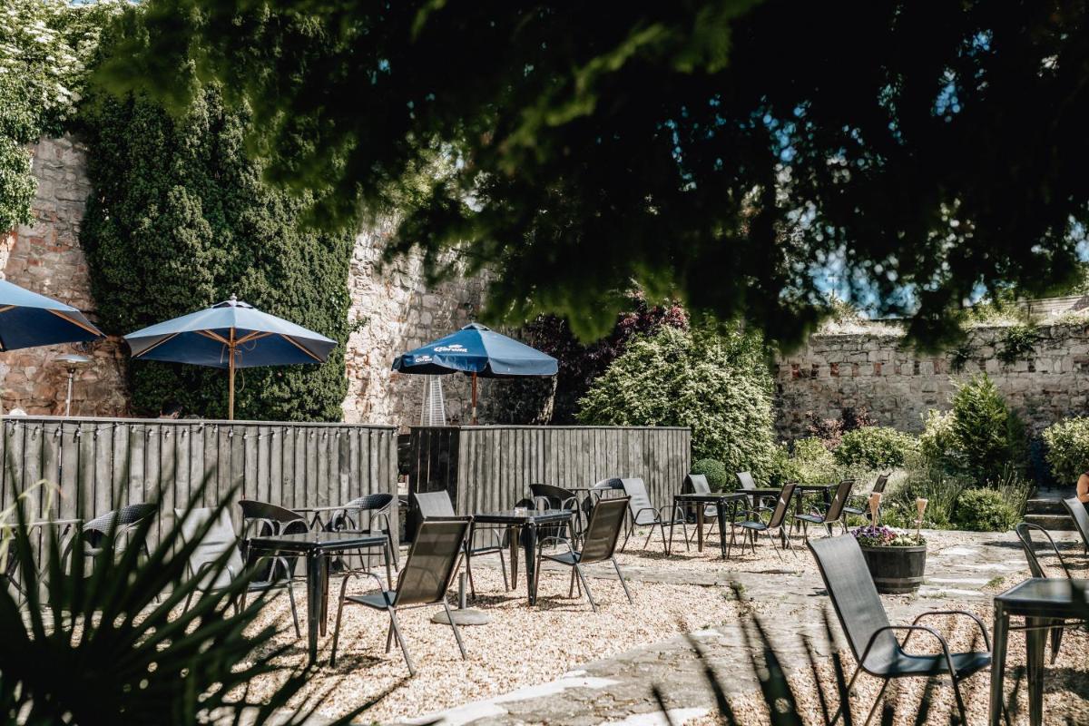 The Kings Arms Hotel - Housity