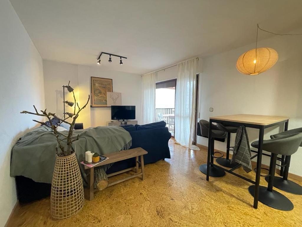 Pacino Jaca - Housity